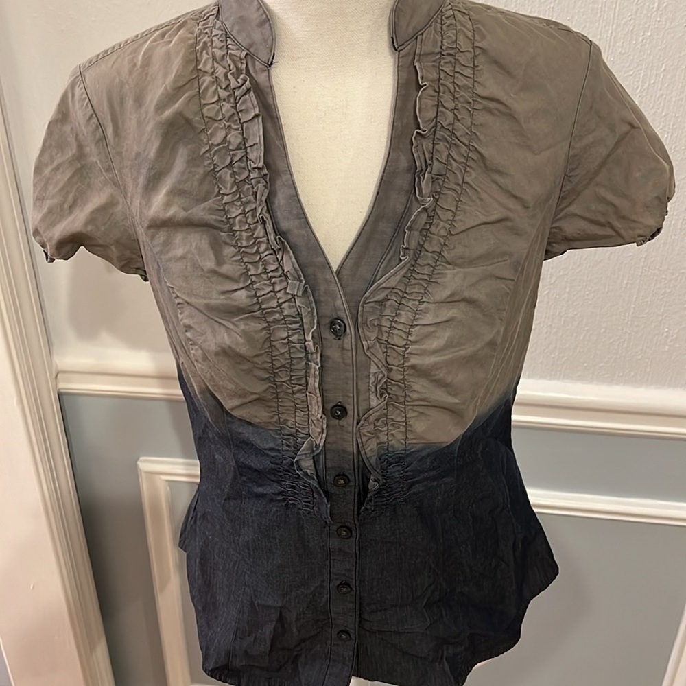 NWOT EXPRESS BUTTON UP CHAMBRAY RUFFLE TOP - SIZE SMALL - Picture 2 of 11